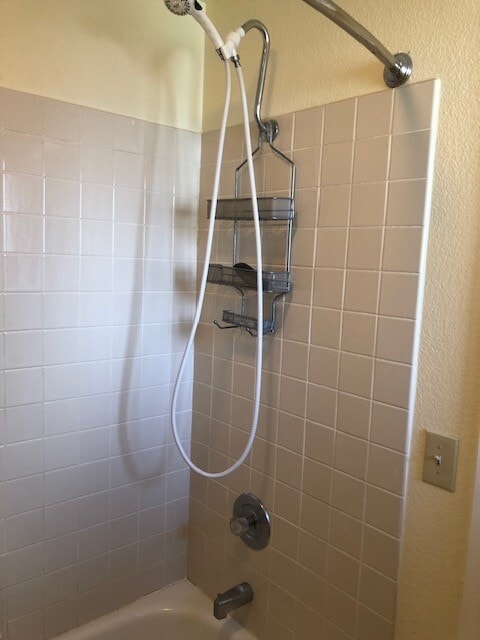 Building Photo - Beautiful 3 Bedroom, 1.5 Bath Townhome Available now!