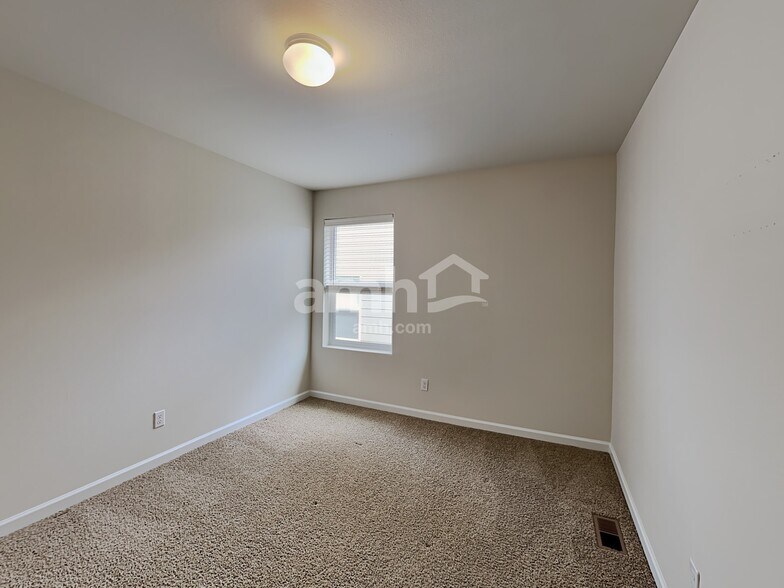 Building Photo - 18955 Lipoma Ave E