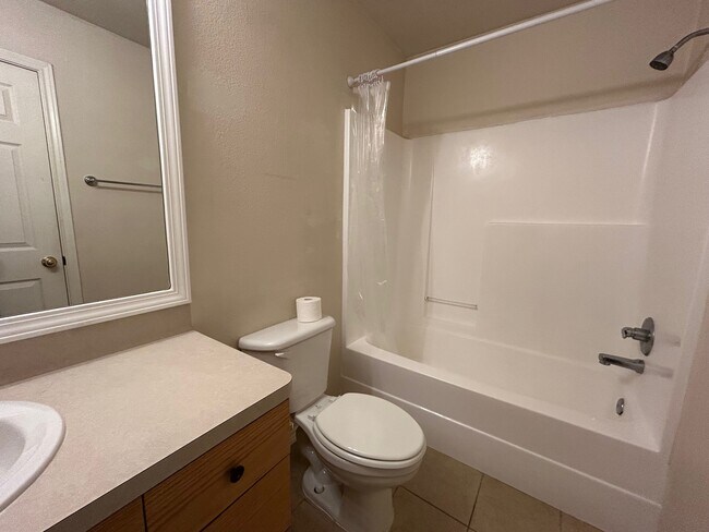 Building Photo - 3740 Oldenburg Ln