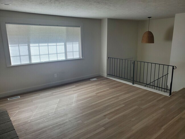 Building Photo - Beautiful 4BR/2BA South Spokane Home