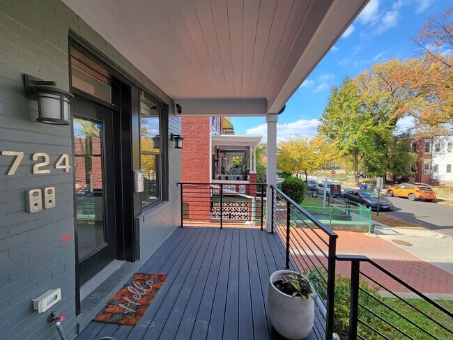 Building Photo - 724 Taylor St NW