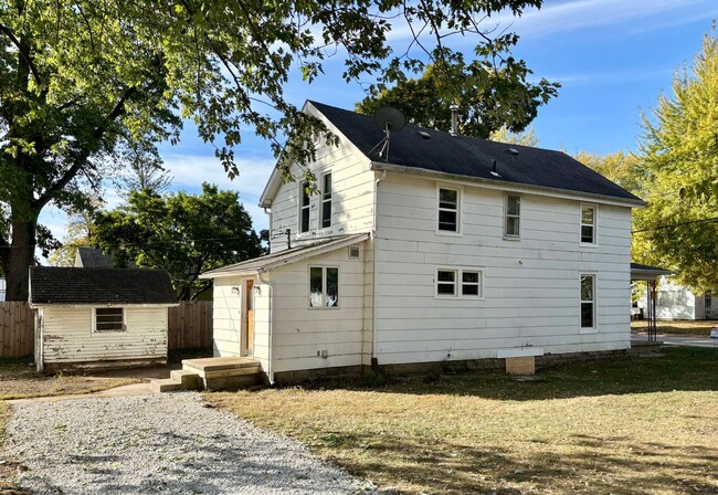Building Photo - Check Out This 3-Bed/1.5-Bath House in Blu...