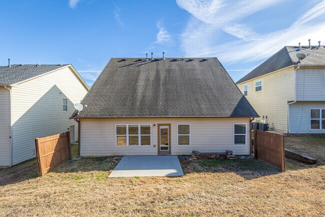 Building Photo - A MUST SEE IN SUGAR HILL!!!