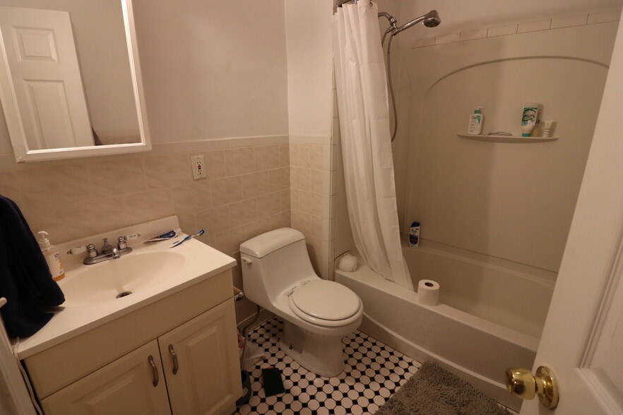 Building Photo - 62 Egmont St