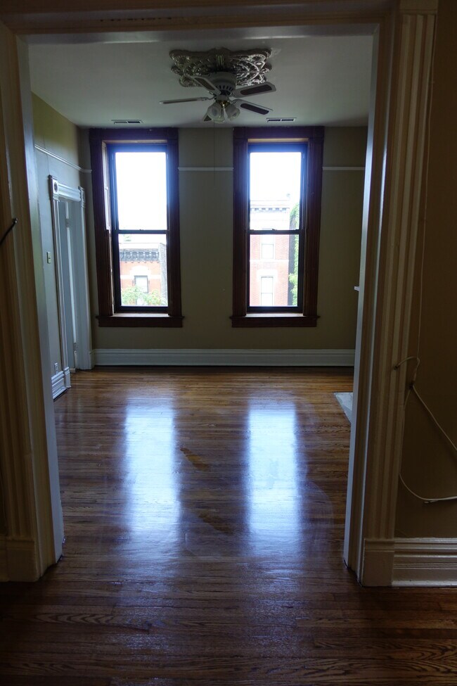 Building Photo - 953 W Armitage Ave
