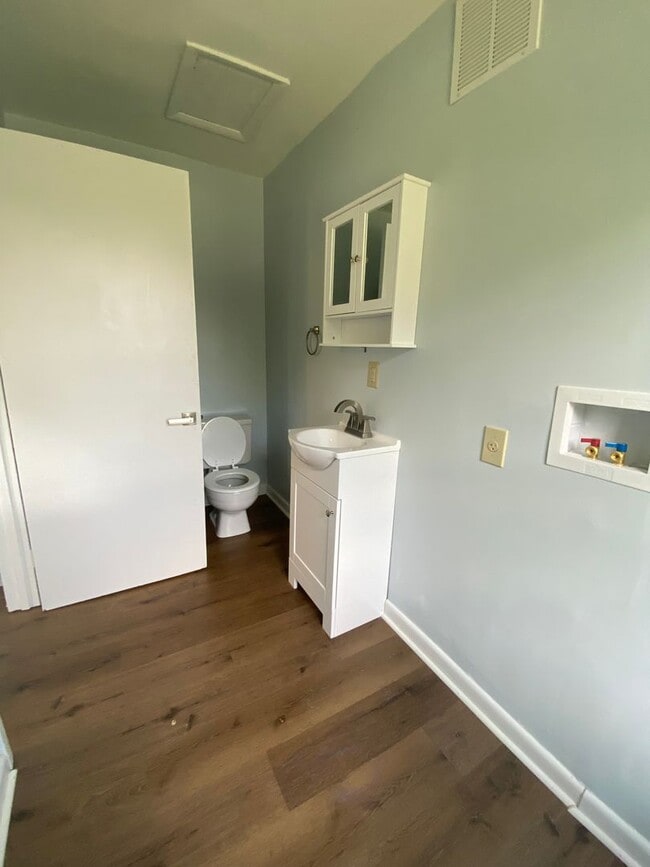 Building Photo - Downtown West Jefferson Living – 3BR Home with Deck & Carport