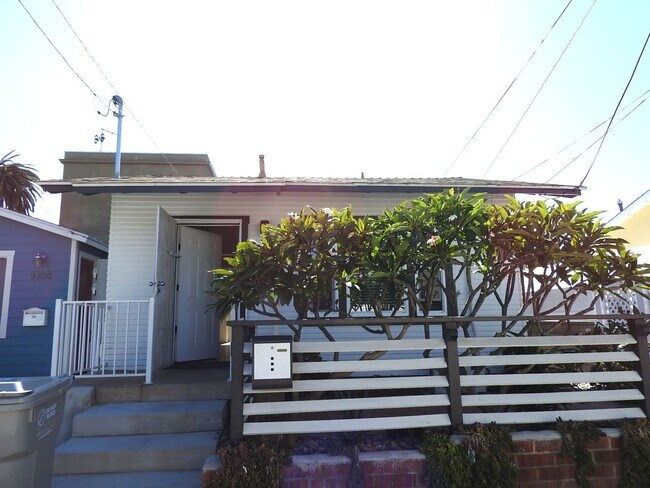 Building Photo - 3698-3700cres
