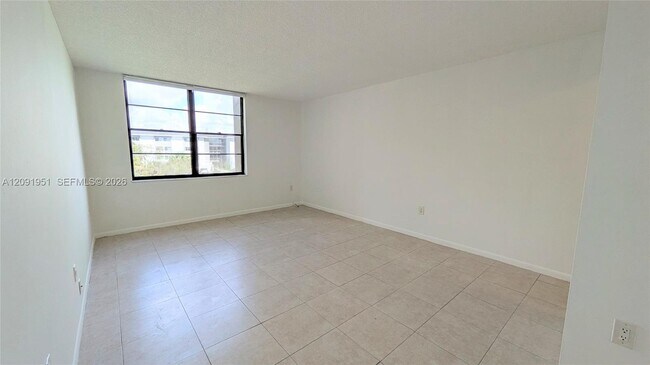 Building Photo - 10865 SW 112th Ave