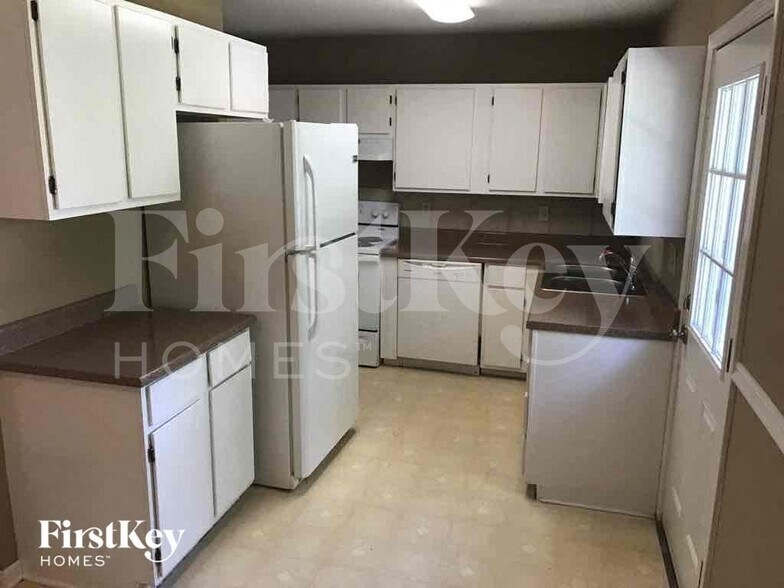 Building Photo - 7912 NE 54th St