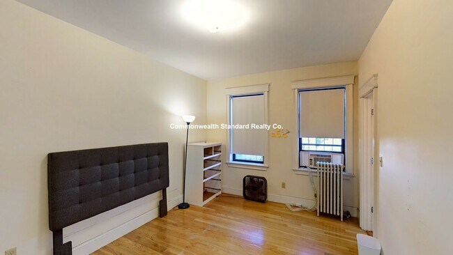 Building Photo - 27 Glenville Ave