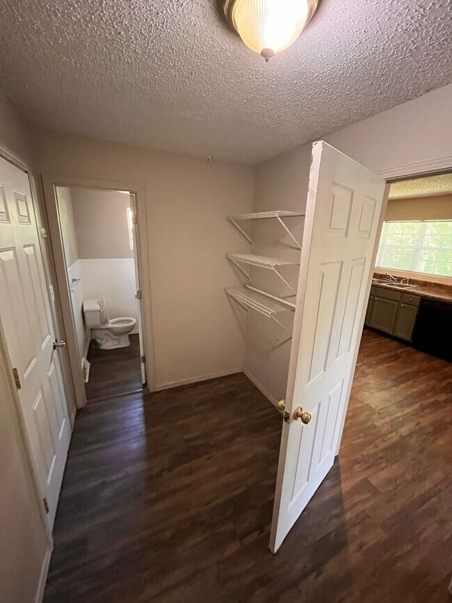 Building Photo - Brentwood 3 bedroom & 2 bathroom home, Huge Fenced Yard