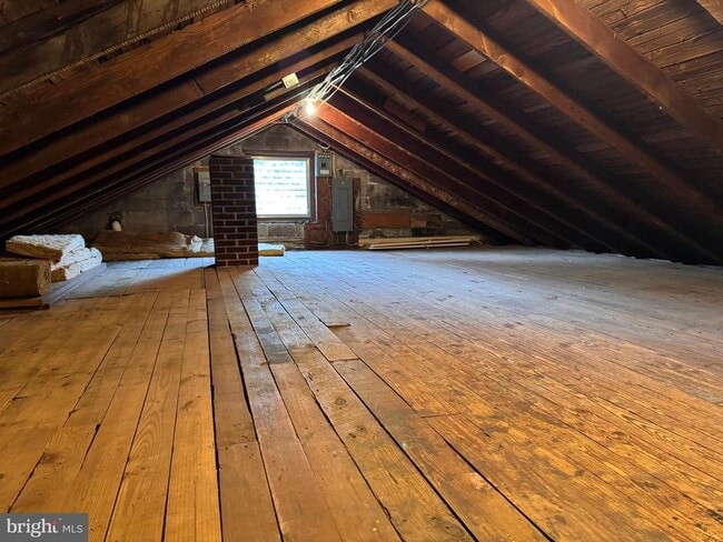 Building Photo - 339 W Chestnut St