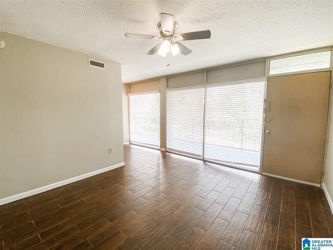 Building Photo - 2990 Rhodes Cir S