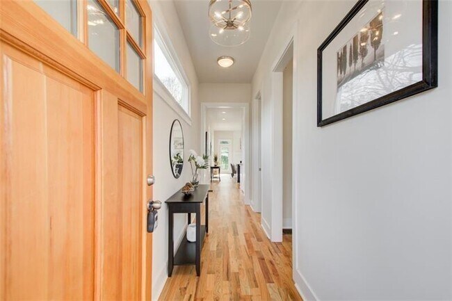 Building Photo - 1240 Oakland Terrace SW