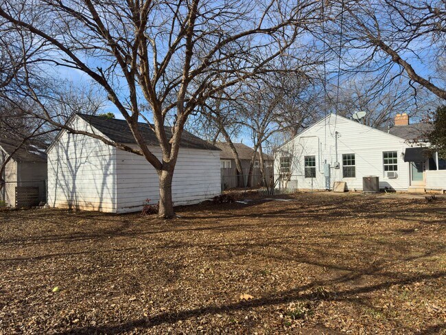 Building Photo - Adorable 3 bed 2 bath home in Brook Village!