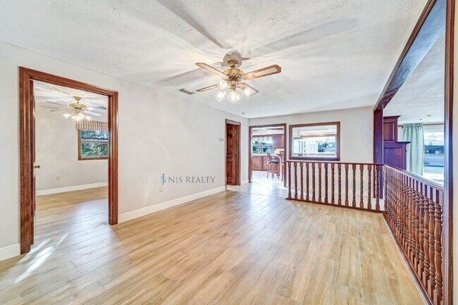 Building Photo - 5060 Porpoise Pl