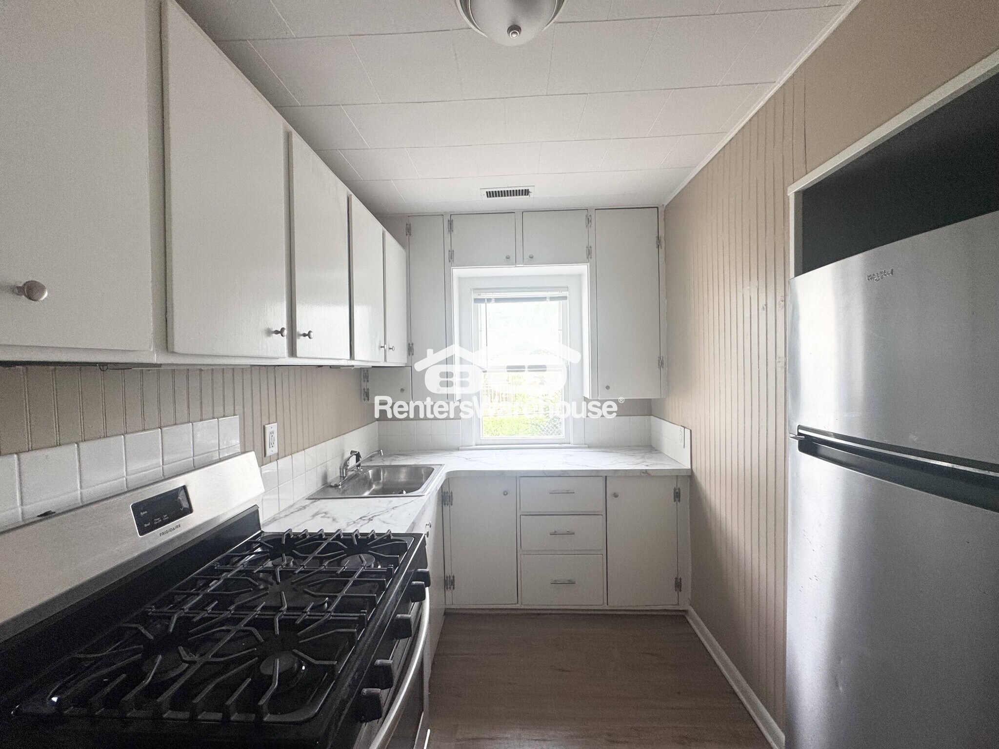 Building Photo - 1685 Northwest Dr