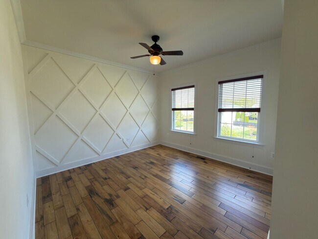 Building Photo - Spacious 4 Bed 3.5 Bath Home in Round Hill VA For Rent!