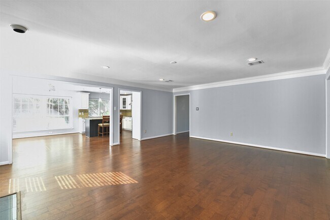 Building Photo - 43 Hessenford St