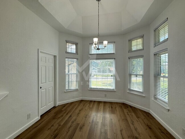 Building Photo - 9840 Logans Ridge Dr