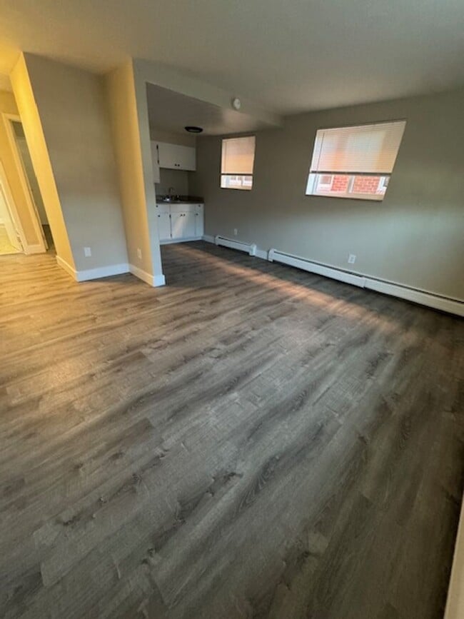 Building Photo - 1 bedroom apartment, MOVE IN SPECIAL!