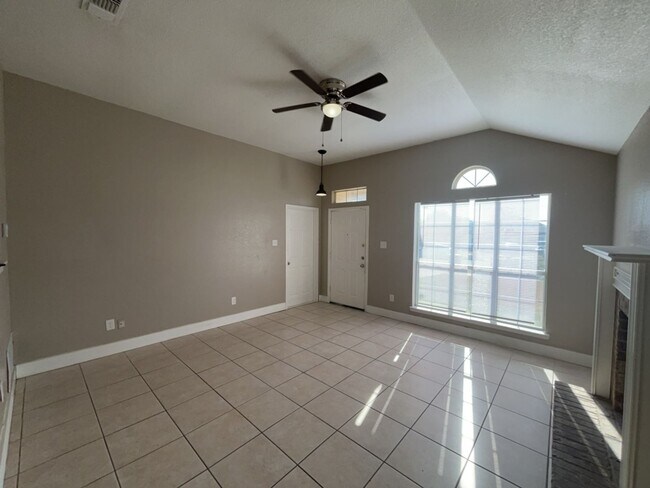 Building Photo - 709 Lisa Ln