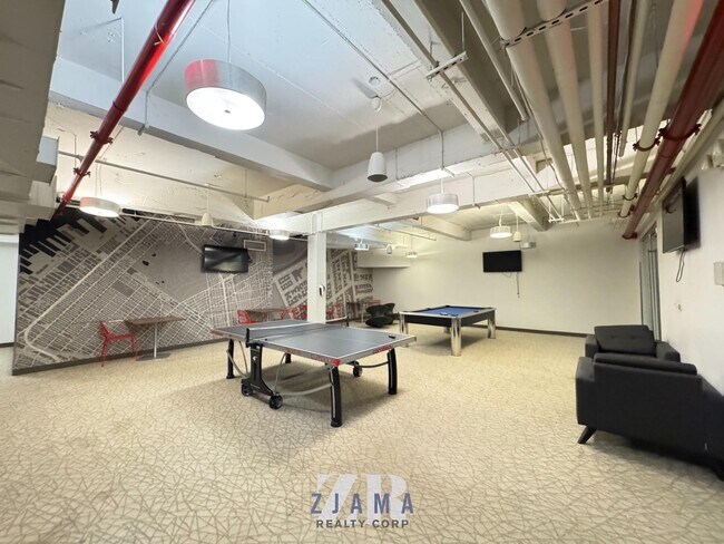 Building Photo - 123 Parkside Ave