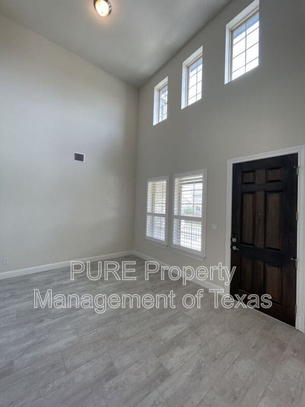 Building Photo - 716 Expedition Way