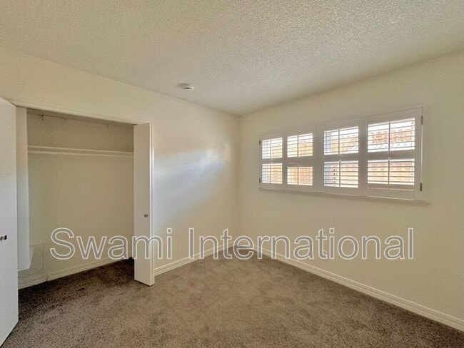 Building Photo - 1820 Avenida Estudiante