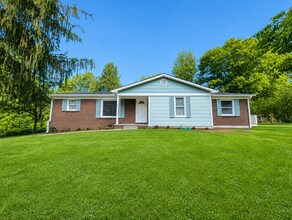 Building Photo - Renovated Candler Rental!