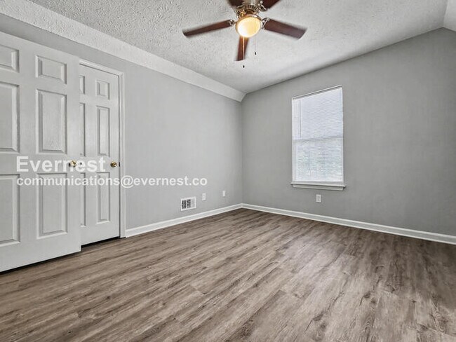 Building Photo - 117 Thornwood Dr