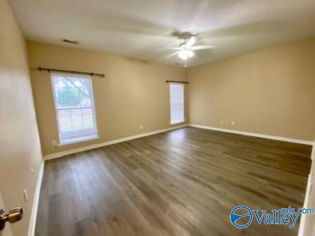 Building Photo - 209 Horseshoe Bend N