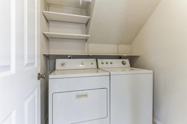 Building Photo - 7801 Callbram Ln