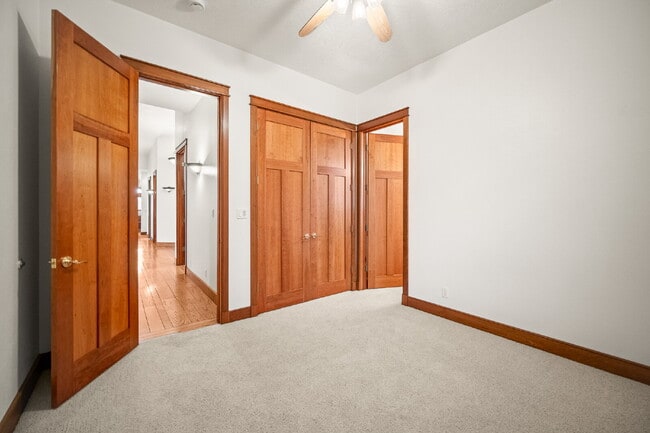 Building Photo - "Spacious 4-Bedroom, 4.5 Bathroom 4792 sq. ft. Retreat with Scenic Views and Cozy Fireplace in St...