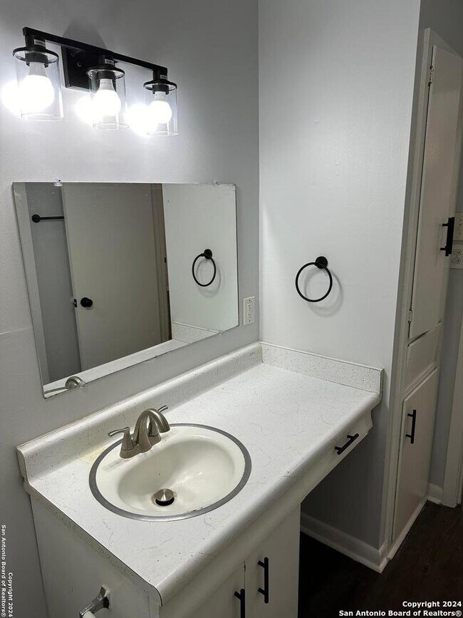 Building Photo - 7211 Westglade Dr