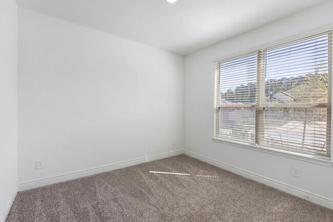 Building Photo - 1144 Purple Orchid St