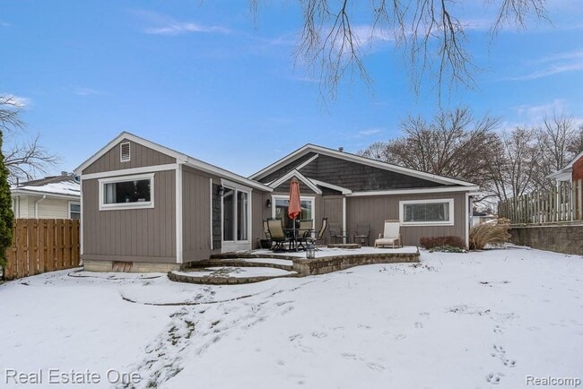 Building Photo - 333 N Helen Ave