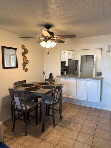 Building Photo - 2425 Oxford Pl