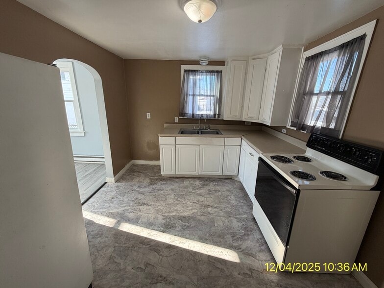 Building Photo - 1711 E Lynn St