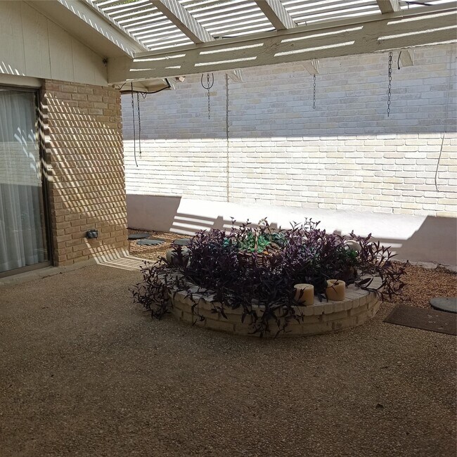 Building Photo - 5837 Northgap Dr