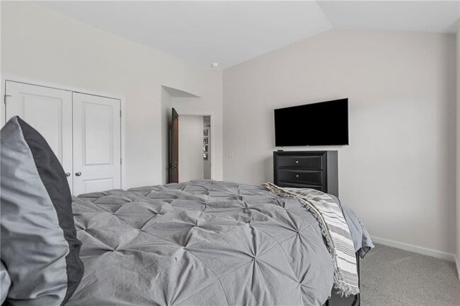 Building Photo - 715 River Gdns Dr