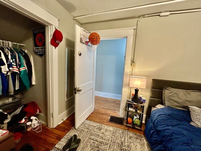 Building Photo - UK STUDENTS — LIVE RIGHT ACROSS FROM KROGER FIELD!