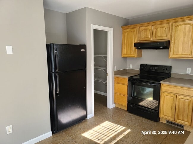 Building Photo - End Unit Town Home in Waynesboro, PA!