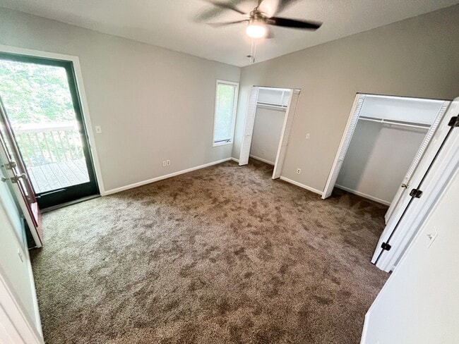 Building Photo - Beautiful 3-story 2 bedroom, 2 1/2 bathroom townhome in Winston Salem