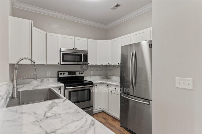 Building Photo - 110 Raeburn Way