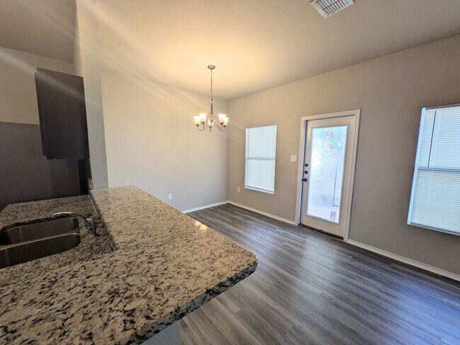 Building Photo - 5826 Grandwood Dr