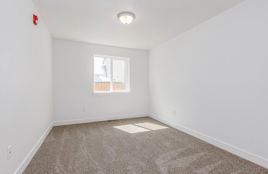 Building Photo - 485 S 38th Ave