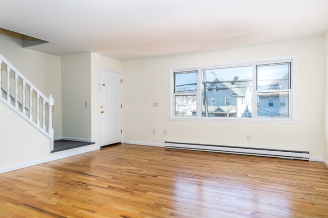 Building Photo - 196 Hope St