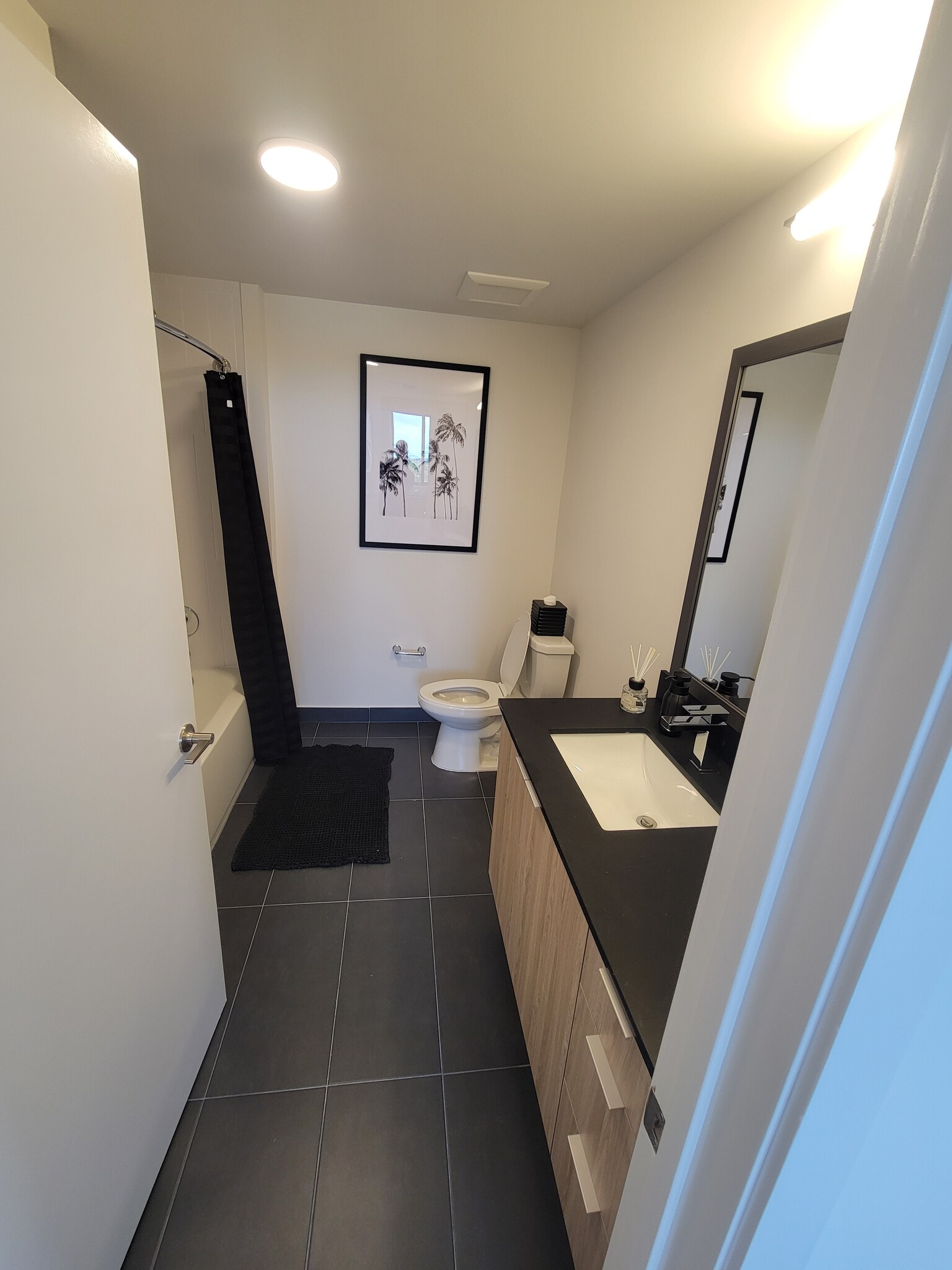 Building Photo - 858 E 27th St