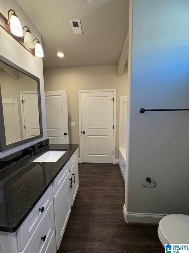 Building Photo - 4411 Lennox Pl